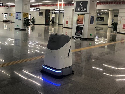 坦力智能掃地機器人助力工業清潔與企業發展