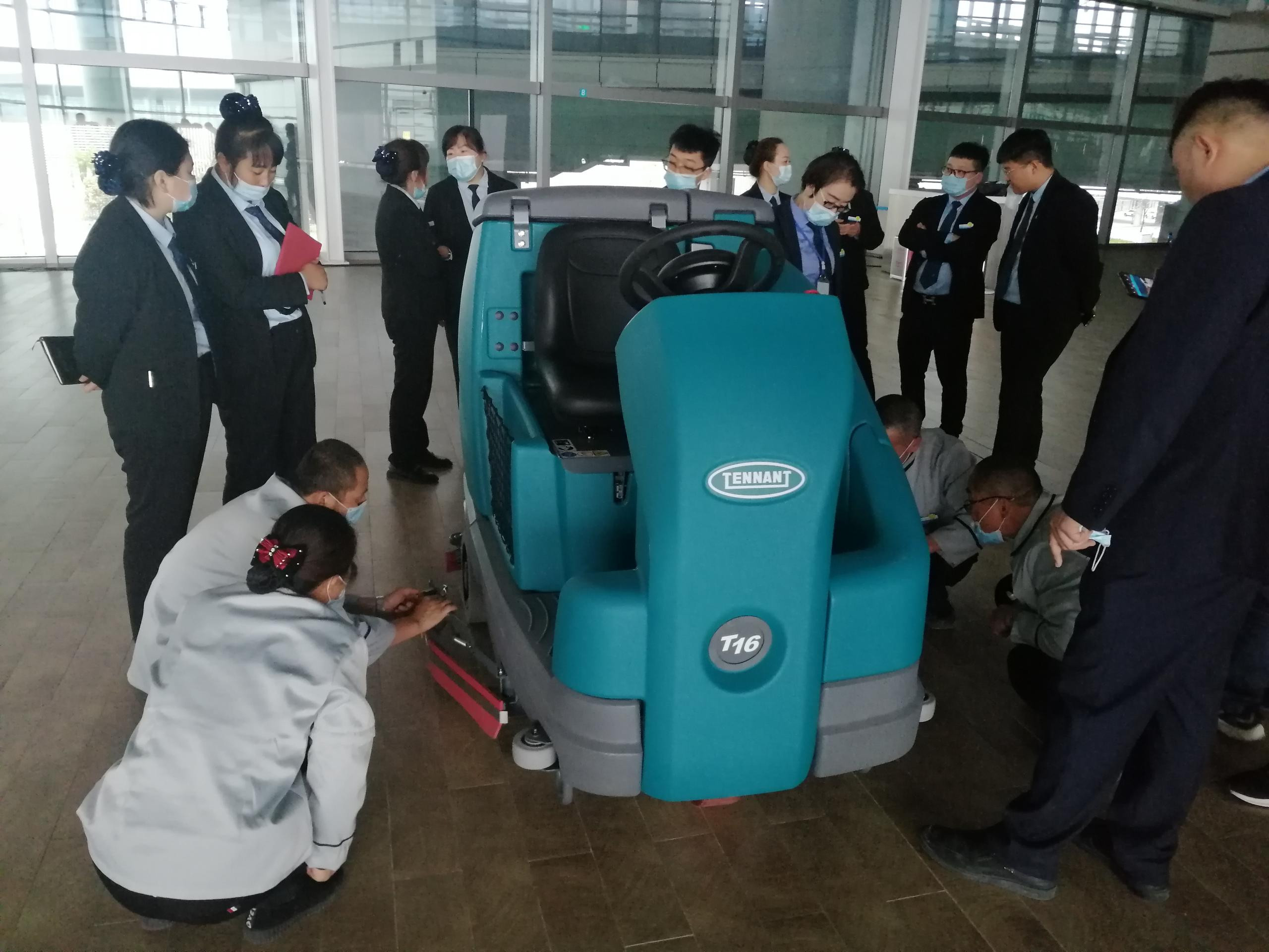 駕駛式洗地機優勢有哪些？