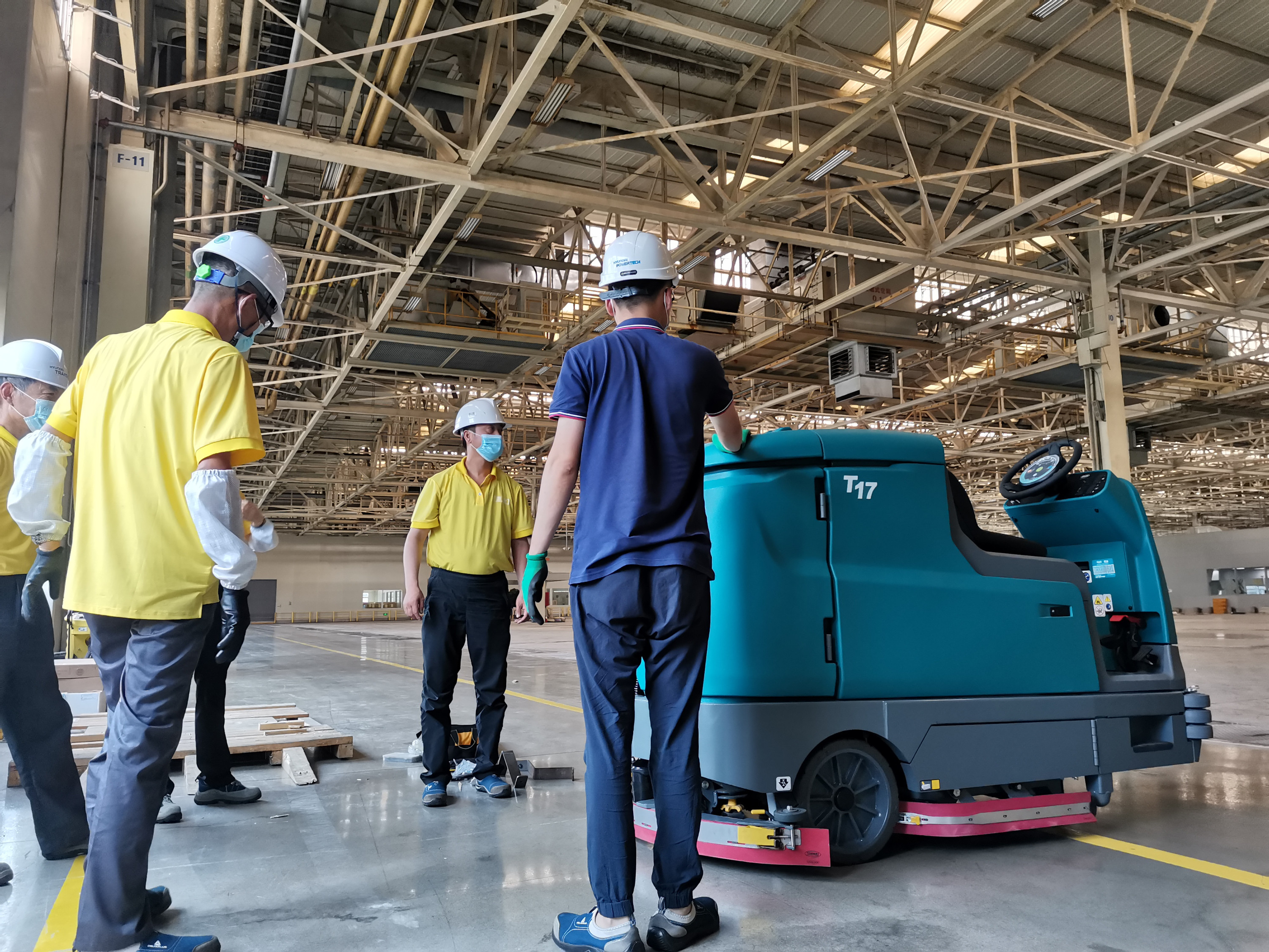 駕駛式洗地機使用方便嗎？